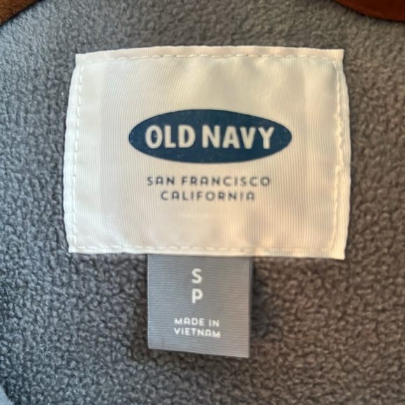 Old Navy, women’s size S, quilted puffer vest. So warm! Excellent condition! - Picture 3 of 4